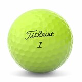 Gele Titleist ProV1 golfballen met logo, het logo van Titleist afgebeeld op de bal