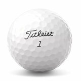 Titleist ProV1 golfballen met logo, het logo van Titleist afgebeeld op de bal
