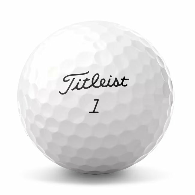 Titleist ProV1 golfballen met logo, het logo van Titleist afgebeeld op de bal
